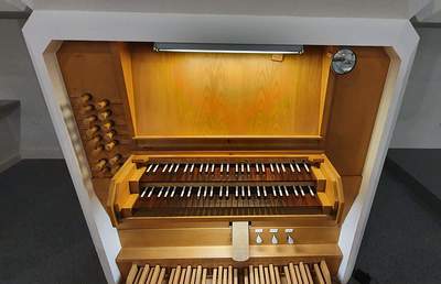 Spielschrank der Orgel